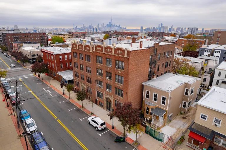 Multifamily property in Union City, NJ